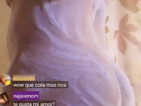 Duchandome en vivo y calentando al público