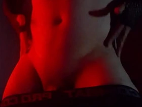 Striptease en rojo y me vengo