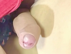 パンツを脱ぐと綺麗なパイパンちんちん