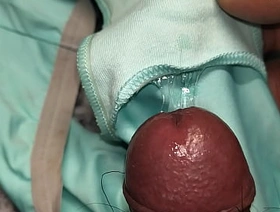 Llené de leche los panties celestes de mi mejor amiga