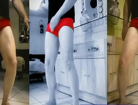 Maduro delgado muestra la verga en calzones rojos fetiche exhibicionista Alejandro Mistral Video porno Gay erótico