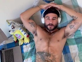 Puto tatuado tocando punheta