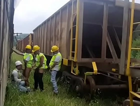 Trabalhadores da linha férrea da nova empreiteira fazendo sexo entre si na hora de almoço. - FULL SHEER   RED
