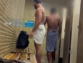 PUTARIA NO BANHEIRO COM O SEGURANÇA