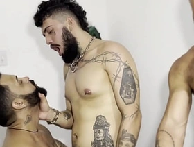 Surubão: 3 ativos pra um passivinho guloso - Assista completo (RED)