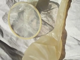 积攒一个月的精液，避孕套射精