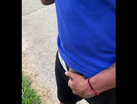 Novinho procurando macho no mato, achou negao dotado e levou pra casa para